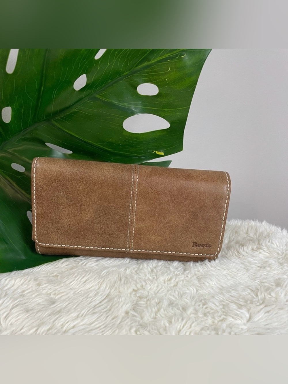 NWOT 🦫 Roots Tribe Large Fold Wallet - Picture 4 of 11